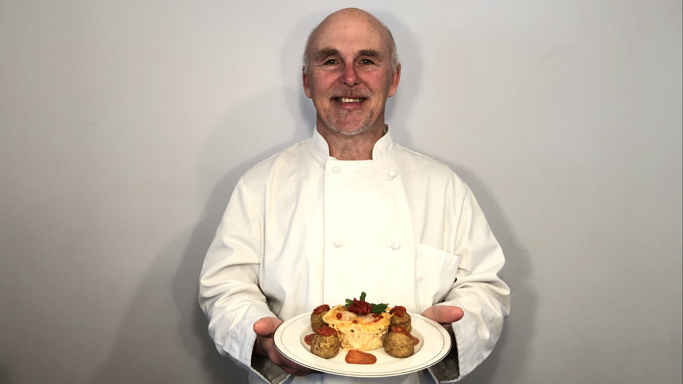 Photo of Chef Rob holding plate with Spaghetti Muffins.