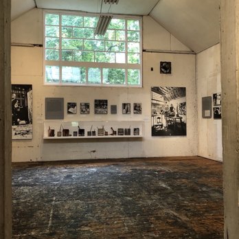 Photo of the interior of the art studio at the Pollock-Krasner House Museum, which features paint splatters on the floor.