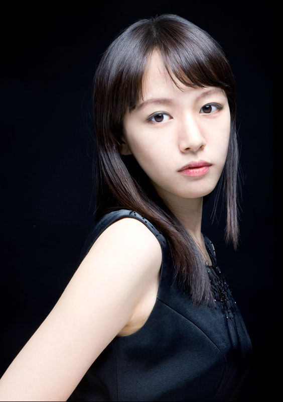 A color headshot of pianist Ko-Eun Yi.