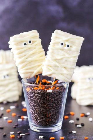 Rice Krispy Mummies