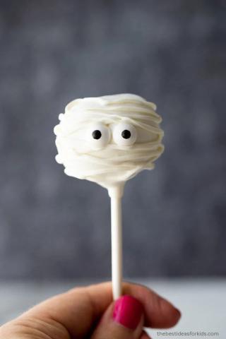 A color photo of a mummy cake pop.