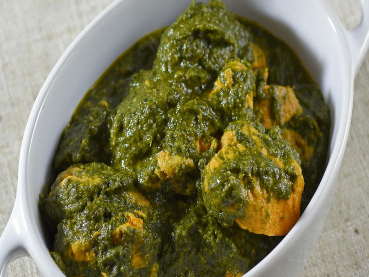 A color photo of Palak Chicken.